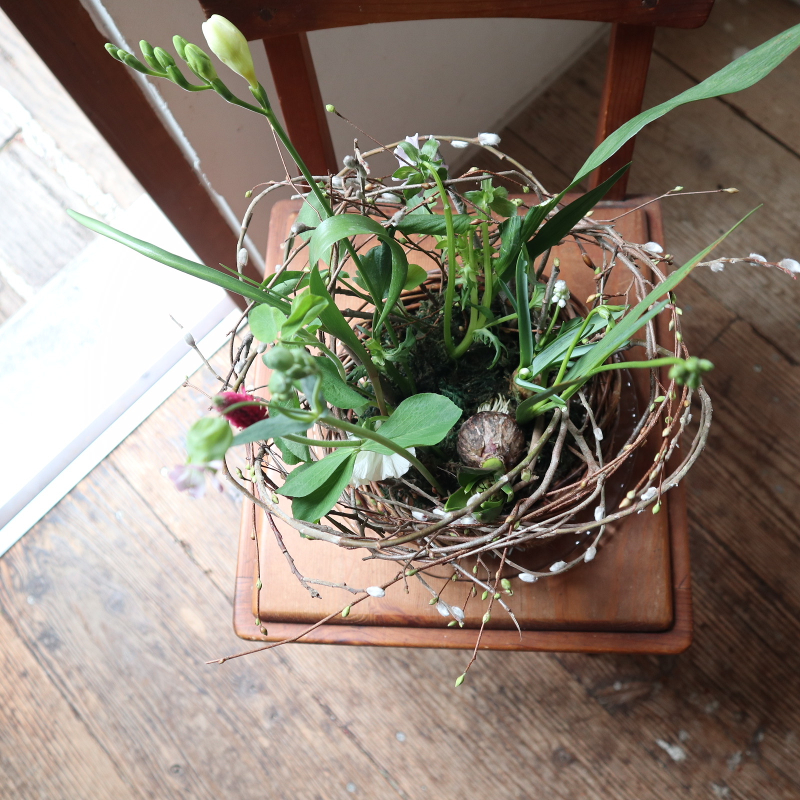 DeuxBlanc 2月の出張フラワーレッスン　球根アレンジ