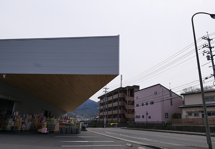 住田屋焼山店 外壁と軒下の仕上材の張替工事