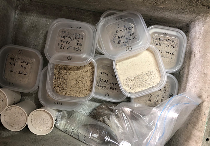 広島大学 スマート町屋プロジェクト土間に三和土（たたき）を施工するワークショップ