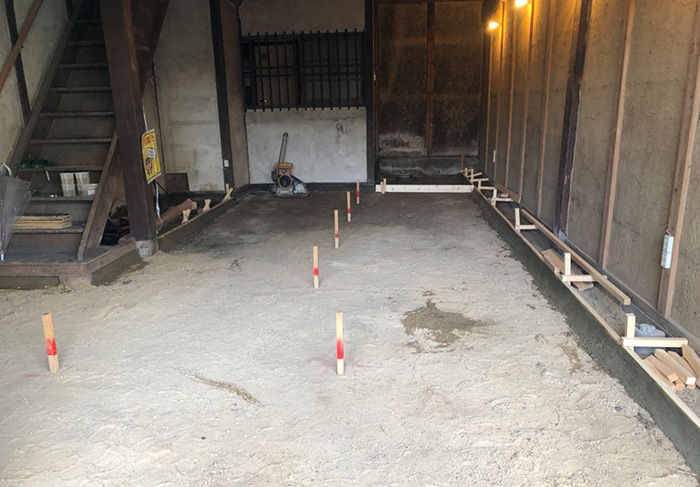 広島大学 スマート町屋プロジェクト土間に三和土（たたき）を施工するワークショップ