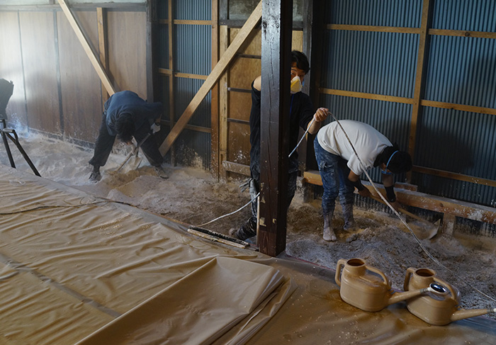 広島大学 スマート町屋プロジェクト土間に三和土（たたき）を施工するワークショップ