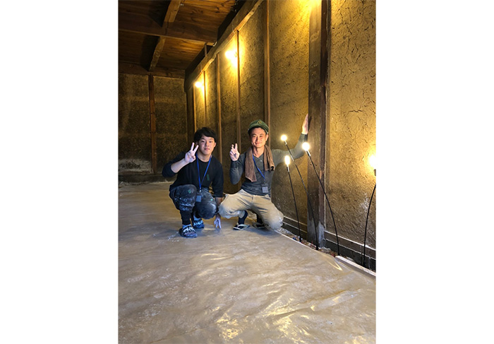 広島大学 スマート町屋プロジェクト土間に三和土（たたき）を施工するワークショップ