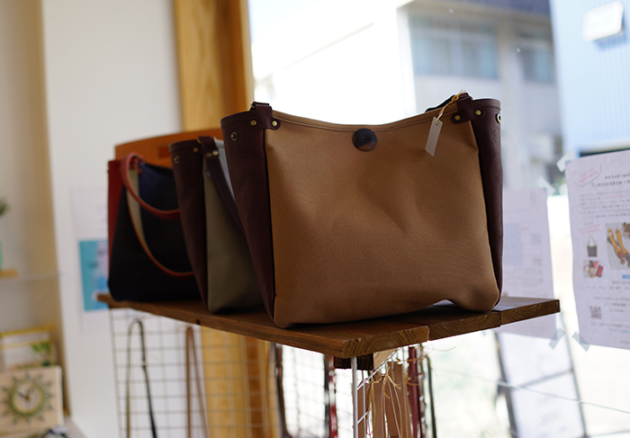 うみとやまと DCLeather 革のキーホルダーWorkshop