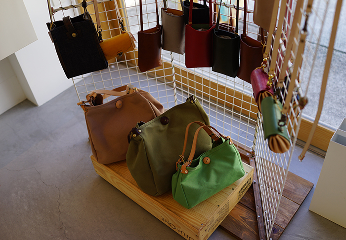 うみとやまと DCLeather 革のキーホルダーWorkshop
