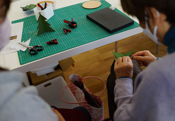 うみとやまと DCLeather 革のツリー、ブローチWorkshop